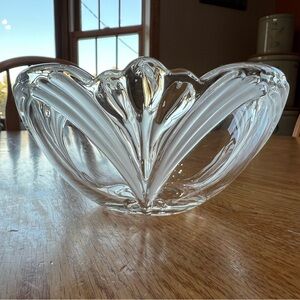 Mikasa French Bouquet Serving Bowl
Crystal Clear Embossed Tulips